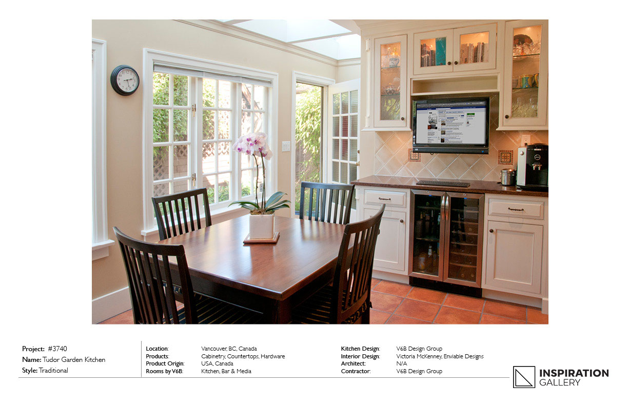 3740 Trad TudorGarden 04